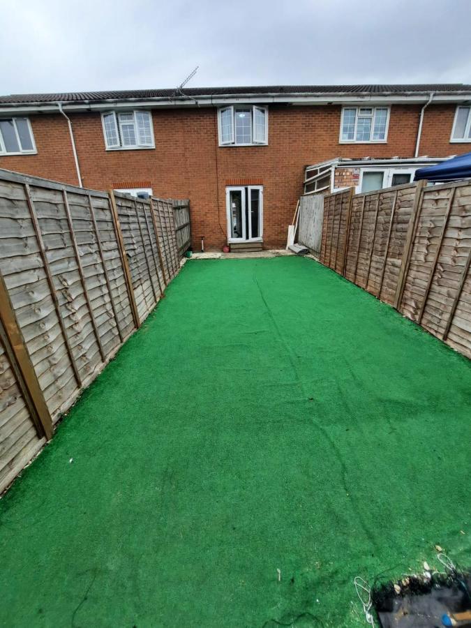 Two Bedroom Luxury House Thamesmead  エクステリア 写真