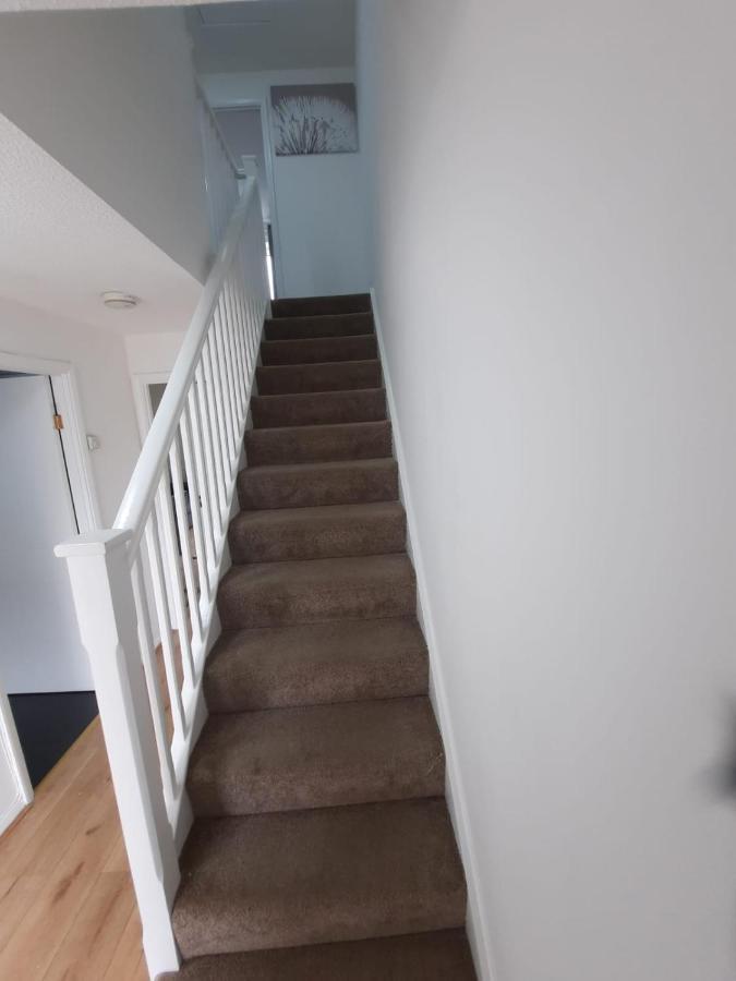 Two Bedroom Luxury House Thamesmead  エクステリア 写真