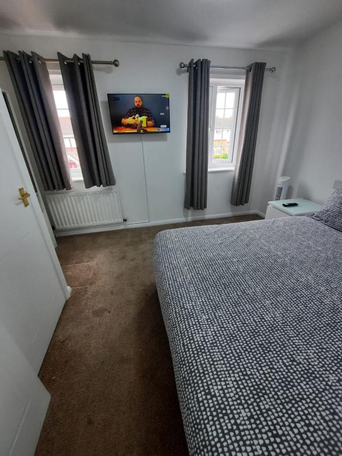 Two Bedroom Luxury House Thamesmead  エクステリア 写真